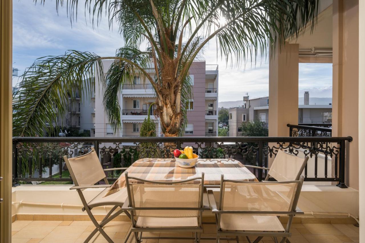 شقة Luxury Coastal Retreat, Mountain View Balcony With Palm Trees & Parking خانيا المظهر الخارجي الصورة